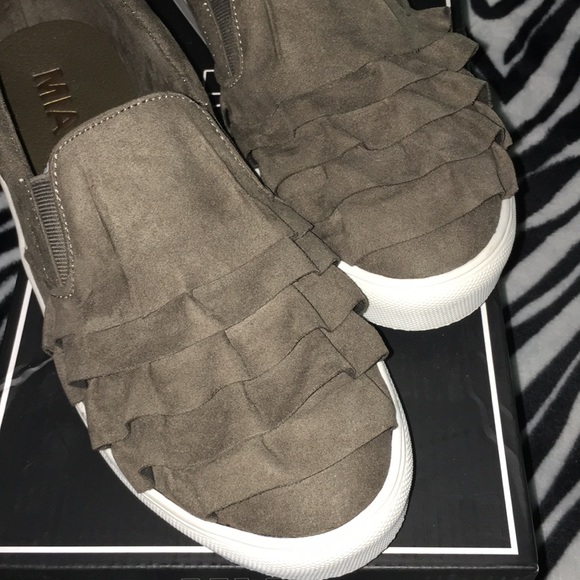 Women Shoes - Picture 3 of 5